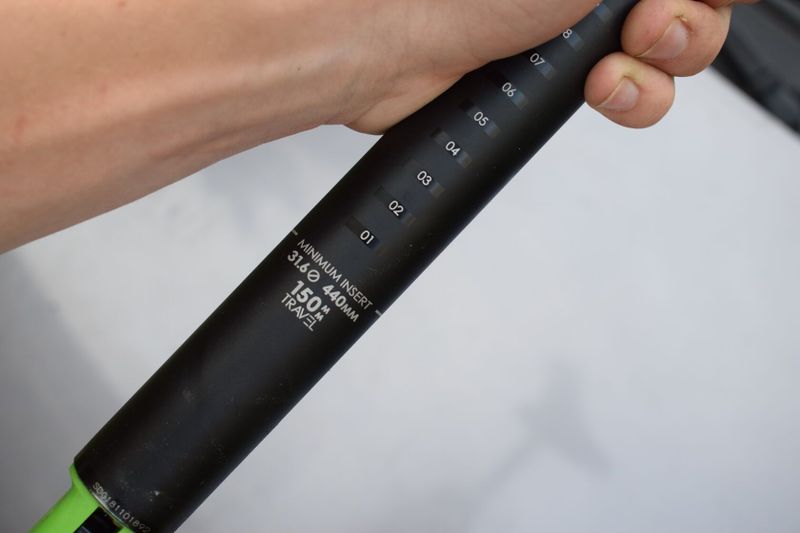 SDG Tellis + sedlo s airtagem