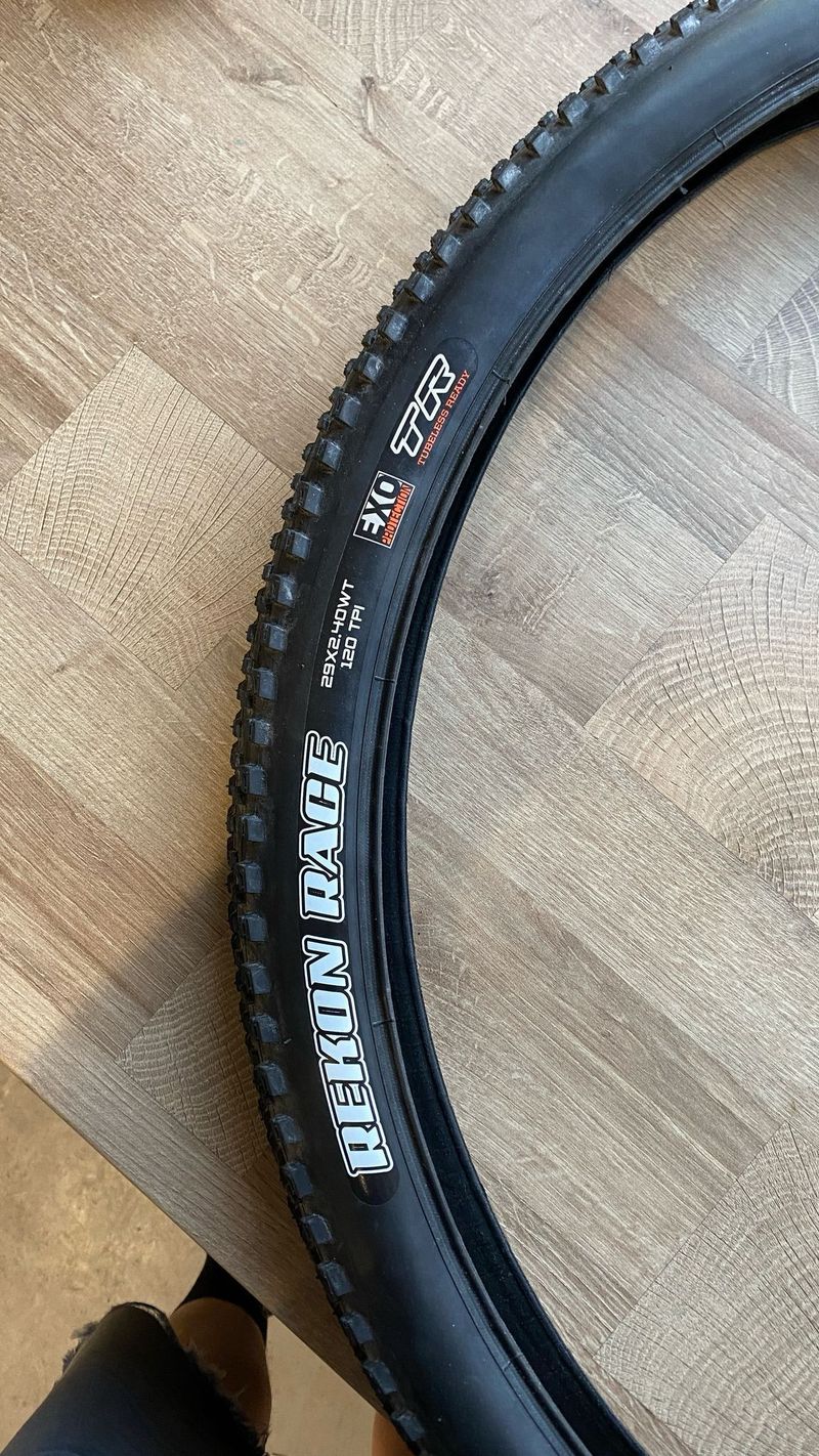 Prodám 2x MAXXIS REKON RACE 29x2.40WT EXO/TR