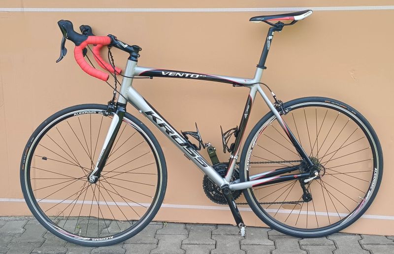 Silniční kolo Kross Vento 2.0 SORA