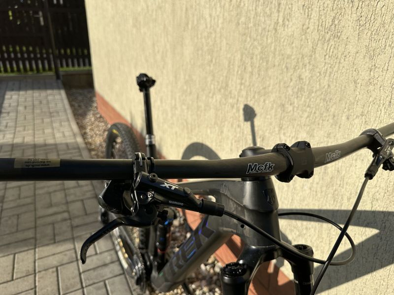 Celoodpružené horské kolo Trek Top Fuel 9.8 XT - matte raw carbon, vel. M, 2023