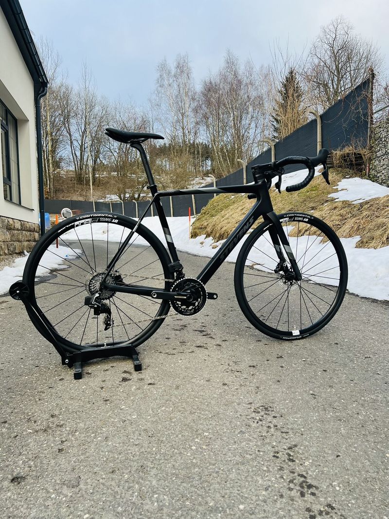 Silniční kolo STEVENS Izoard Pro Disc Stealth Black - 58cm