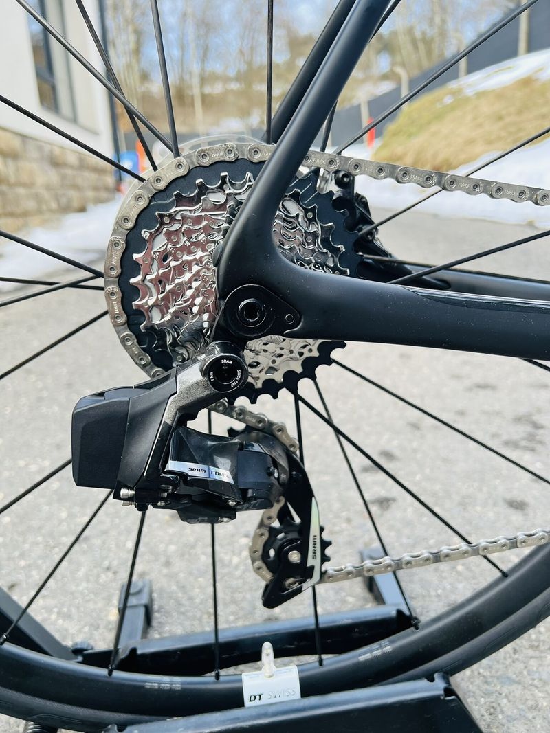 Silniční kolo STEVENS Izoard Pro Disc Stealth Black - 58cm