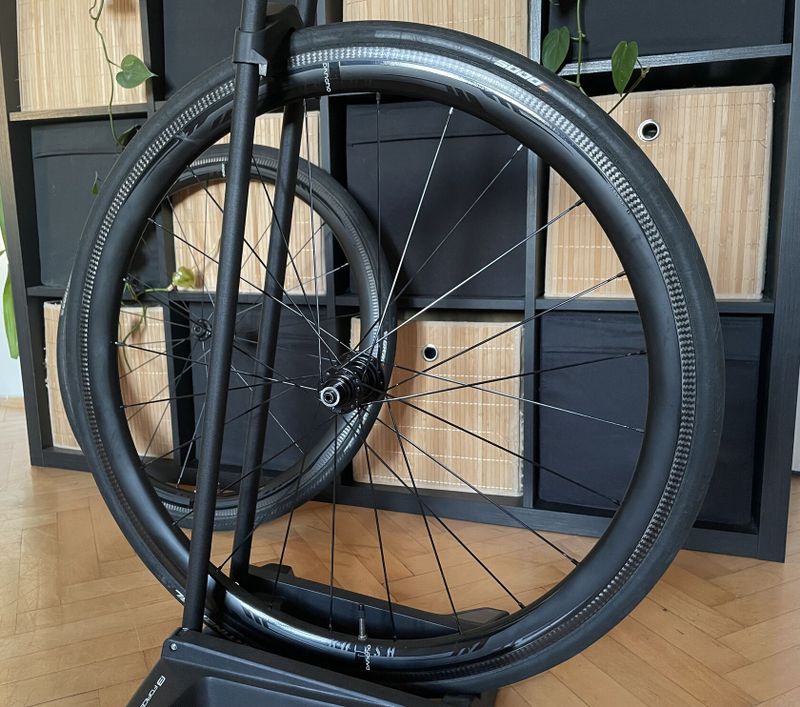 Puncho Rush 38 carbon / pláště Continental 5000 / Shimano Sram 11s