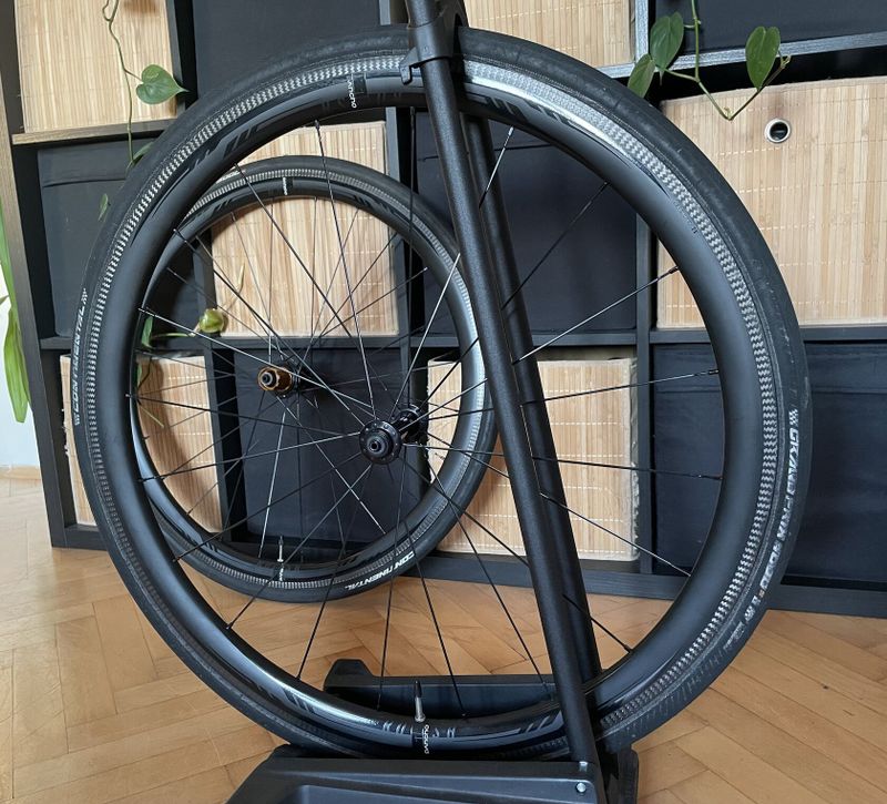 Puncho Rush 38 carbon / pláště Continental 5000 / Shimano Sram 11s