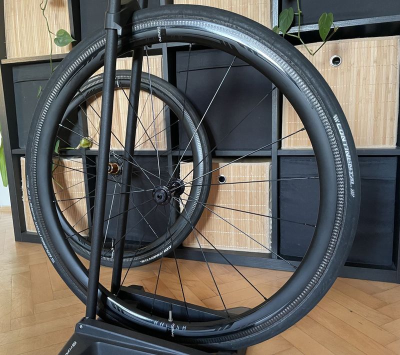 Puncho Rush 38 carbon / pláště Continental 5000 / Shimano Sram 11s