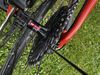 Santa Cruz Nomad 4 C S (2020) – hobby enduro, málo jeté.