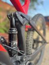 Kolo Trek model Top fuel 2020. Nová přehazovačka a brzdové kotouče. Červeno-černá barva.