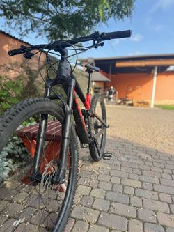 Kolo Trek model Top fuel 2020. Nová přehazovačka a brzdové kotouče. Červeno-černá barva.