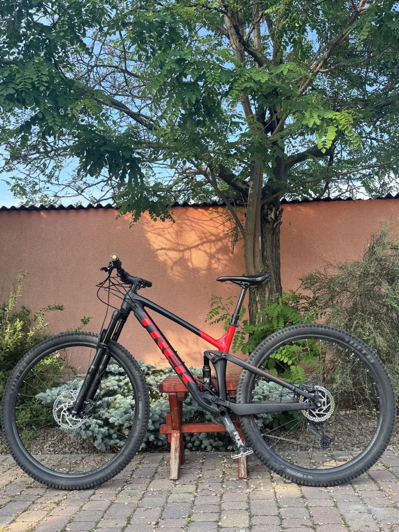 Kolo Trek model Top fuel 2020. Nová přehazovačka a brzdové kotouče. Červeno-černá barva.
