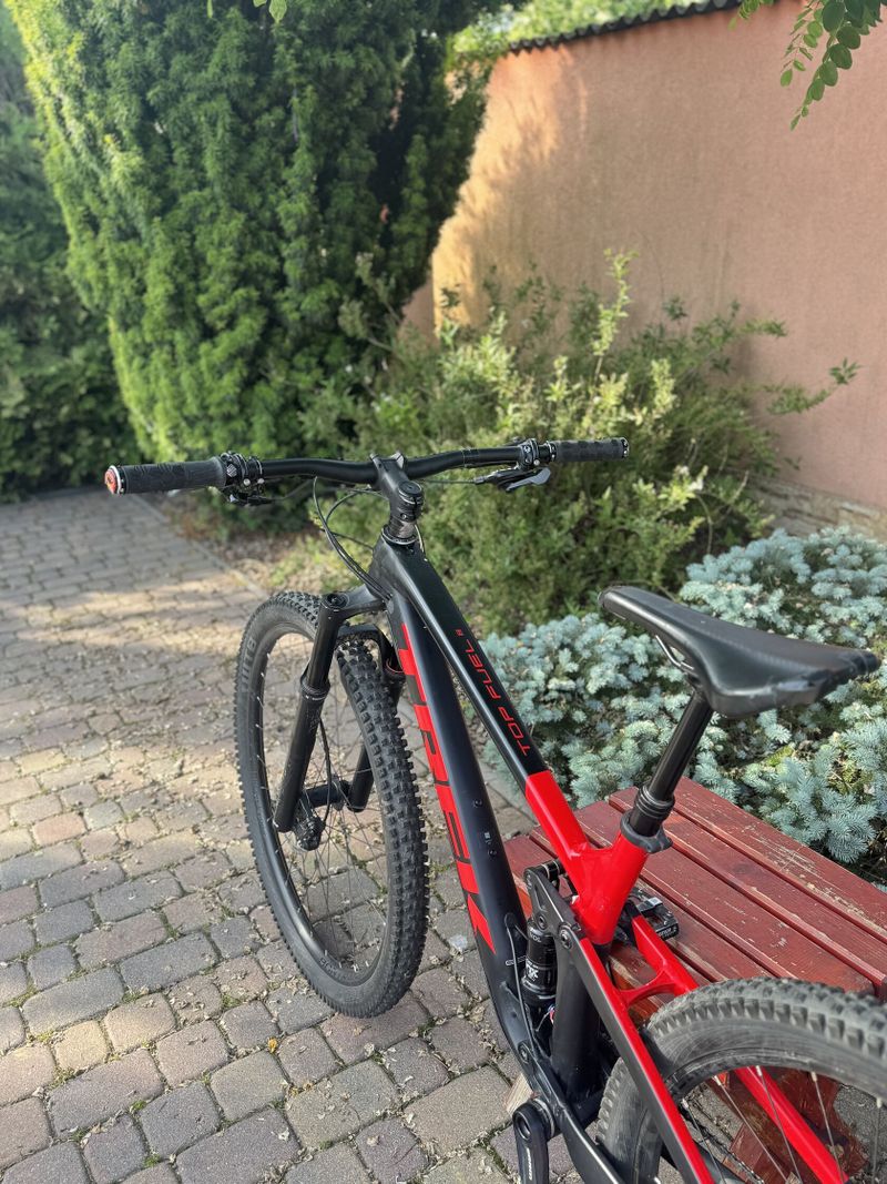 Kolo Trek model Top fuel 2020. Nová přehazovačka a brzdové kotouče. Červeno-černá barva.