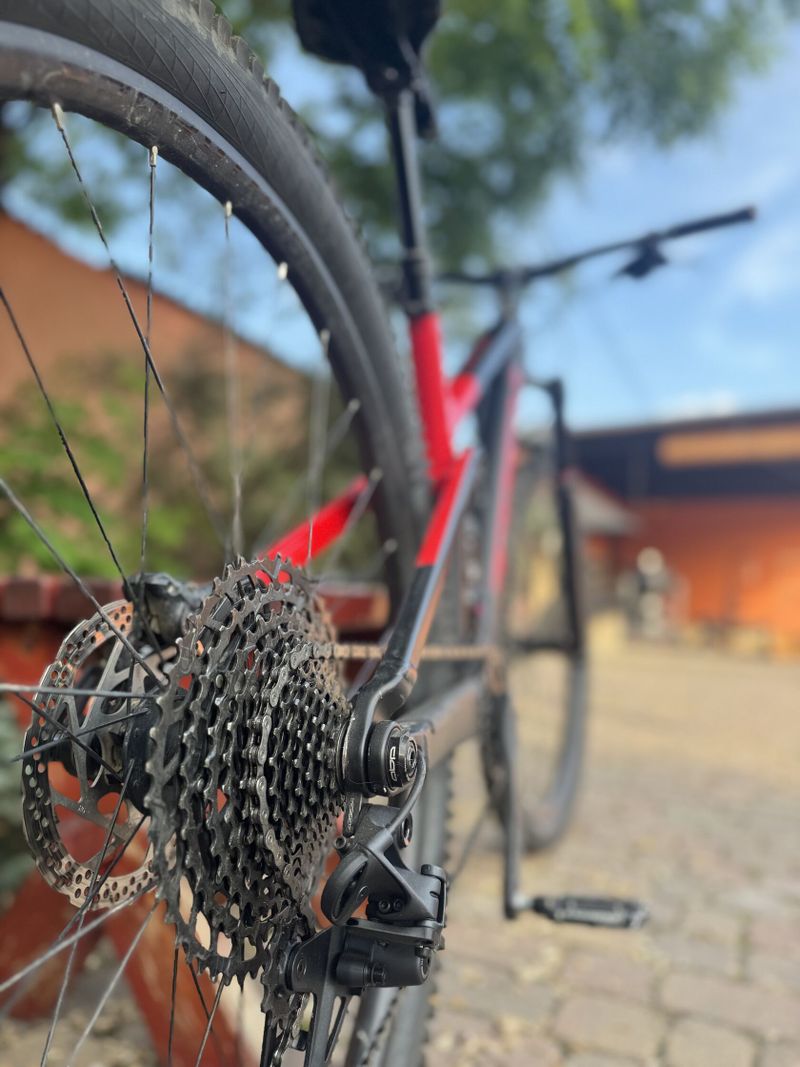 Kolo Trek model Top fuel 2020. Nová přehazovačka a brzdové kotouče. Červeno-černá barva.