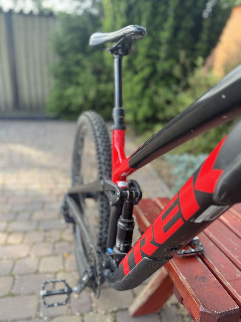 Kolo Trek model Top fuel 2020. Nová přehazovačka a brzdové kotouče. Červeno-černá barva.
