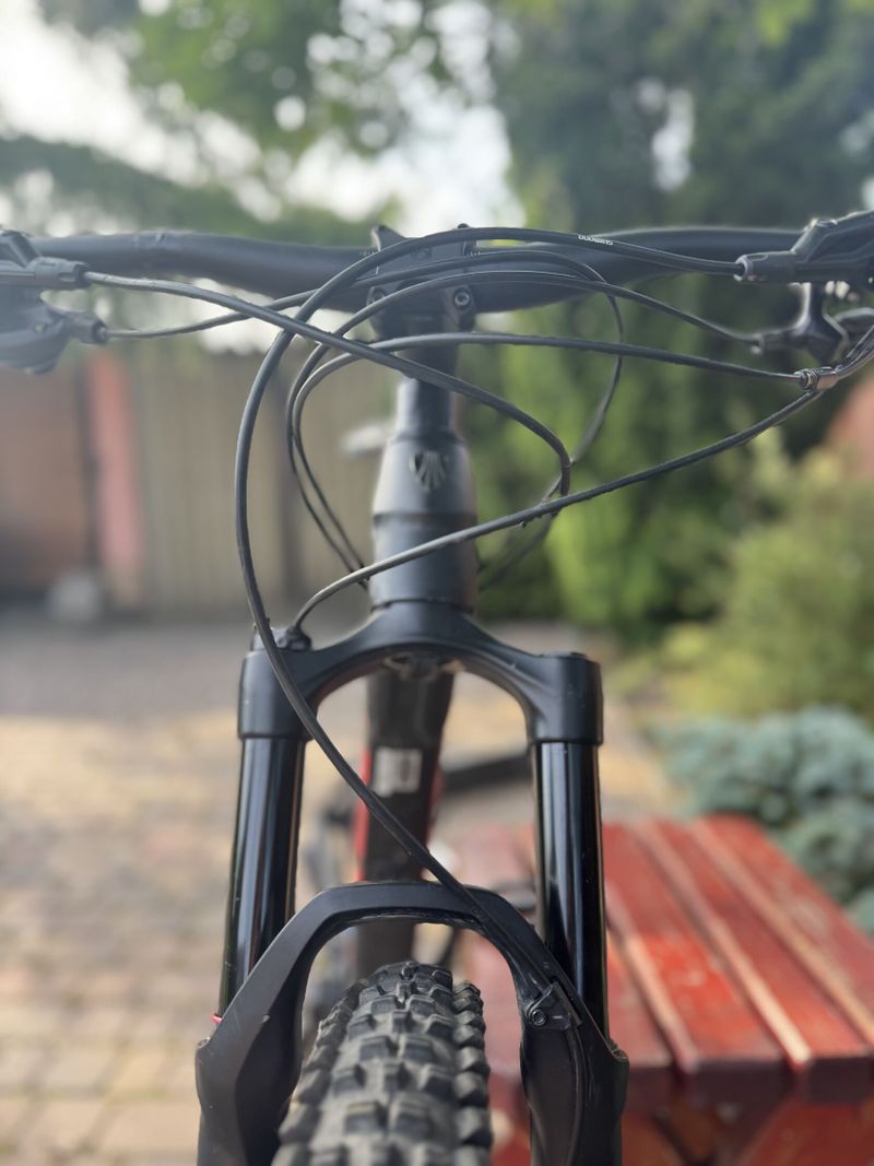 Kolo Trek model Top fuel 2020. Nová přehazovačka a brzdové kotouče. Červeno-černá barva.