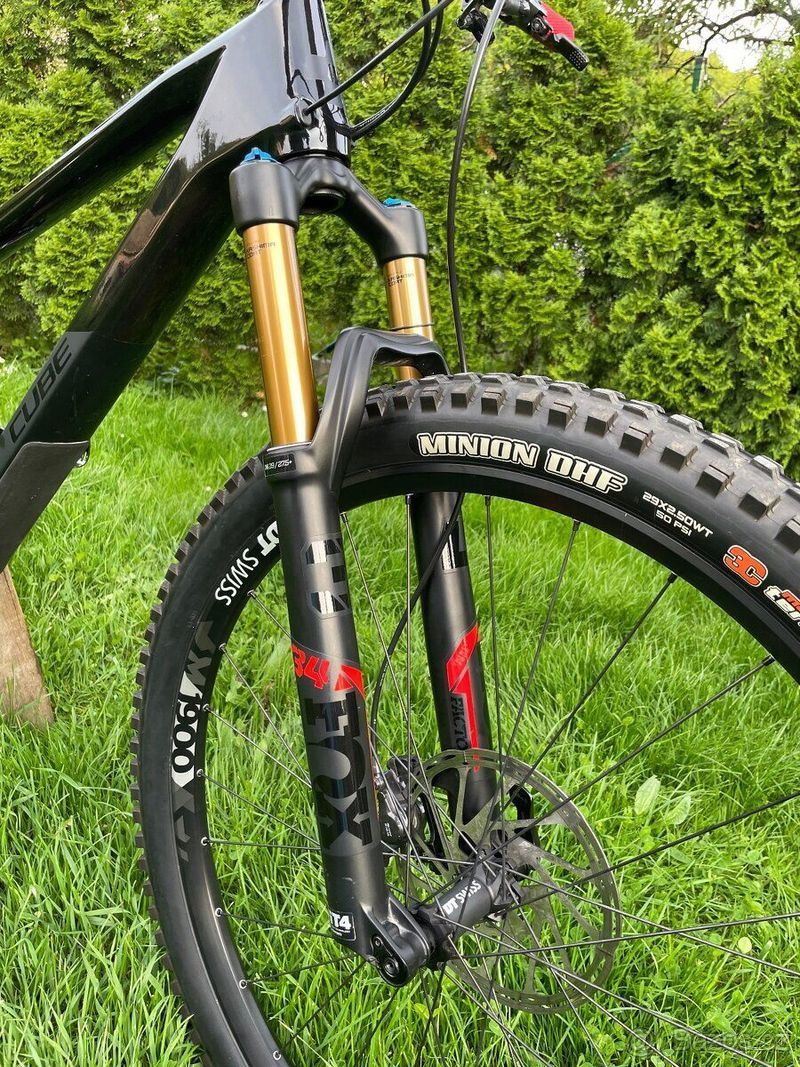 Horské karbonové celoodpružené kolo Cube Stereo 120 HPC SLT 