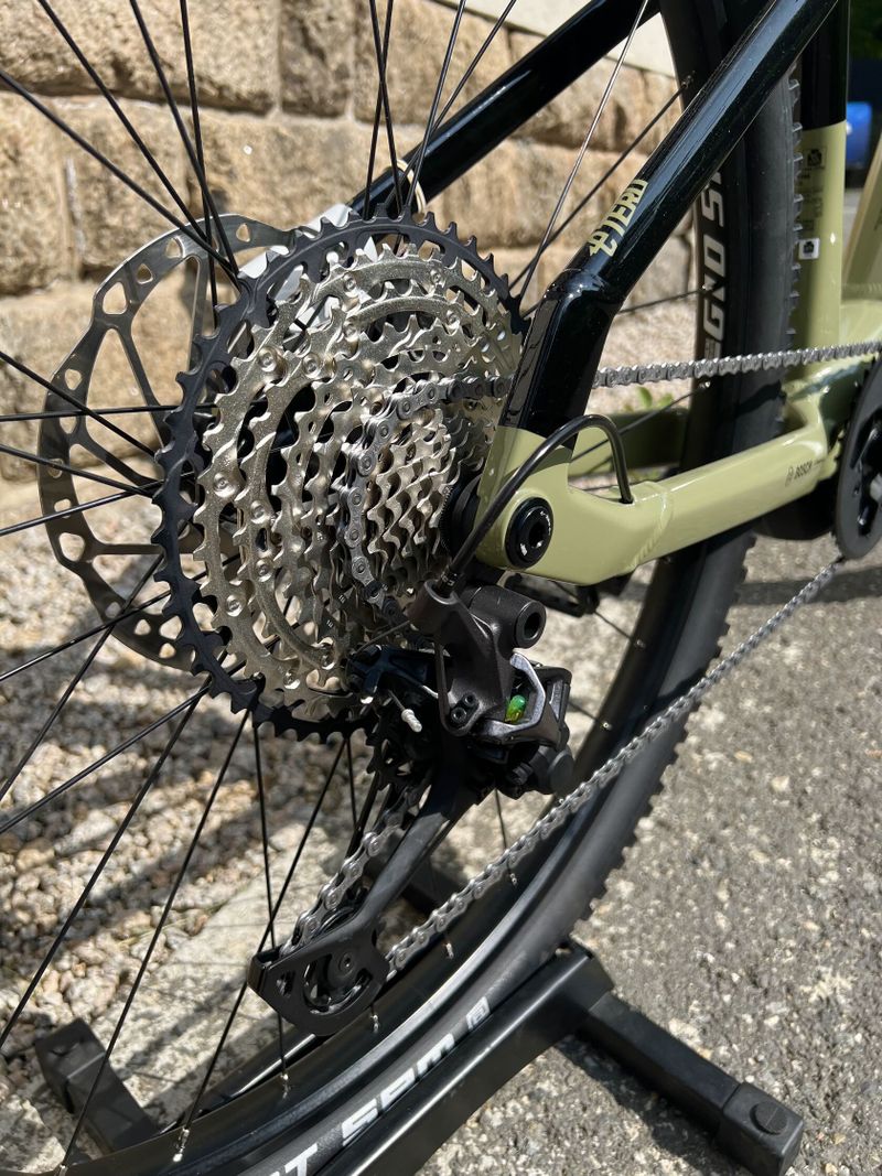 Horské elektrokolo GHOST E-Teru Pro Light Khaki/Black - M
