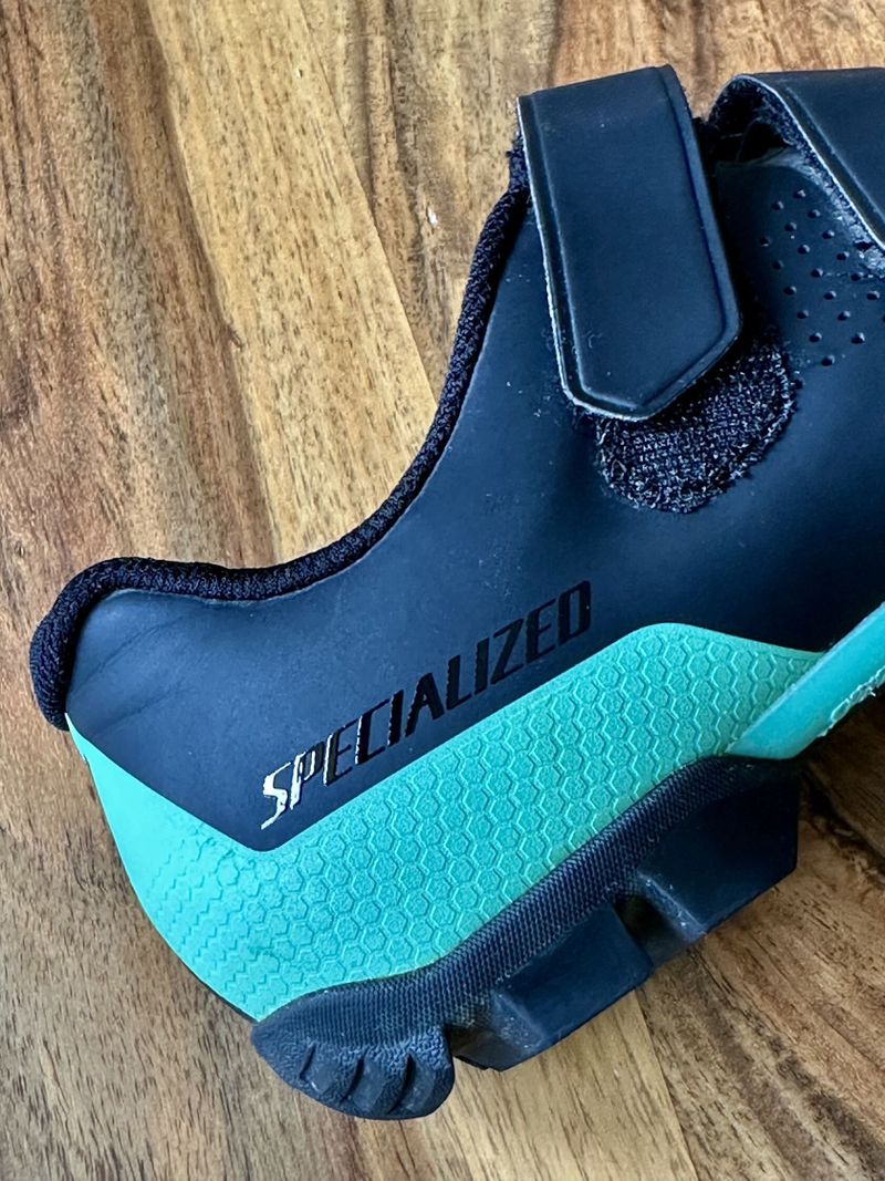 Tretry SPECIALIZED RIATA