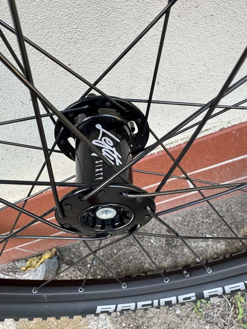 Zapletená kola Stans ZTR Crest S1 Lefty/Ai s plášti Schwalbe, zánovní, top stav, pro Cannondale