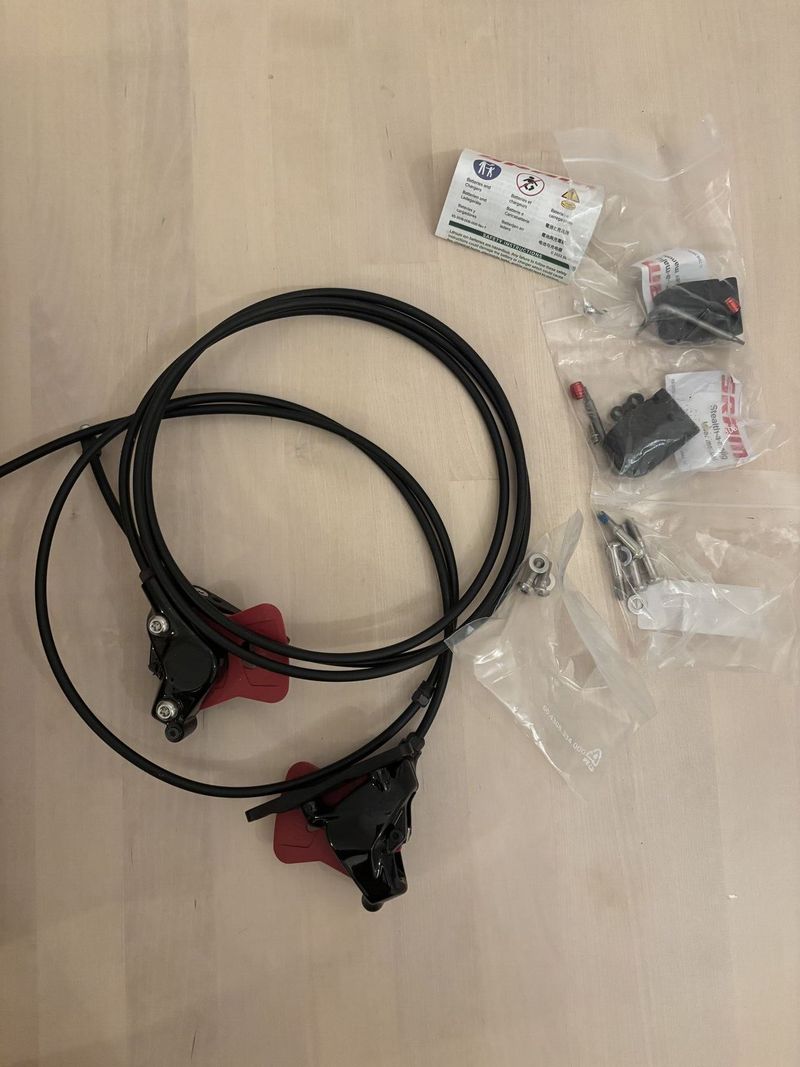 NOVÉ třmeny SRAM Rival eTap AXS