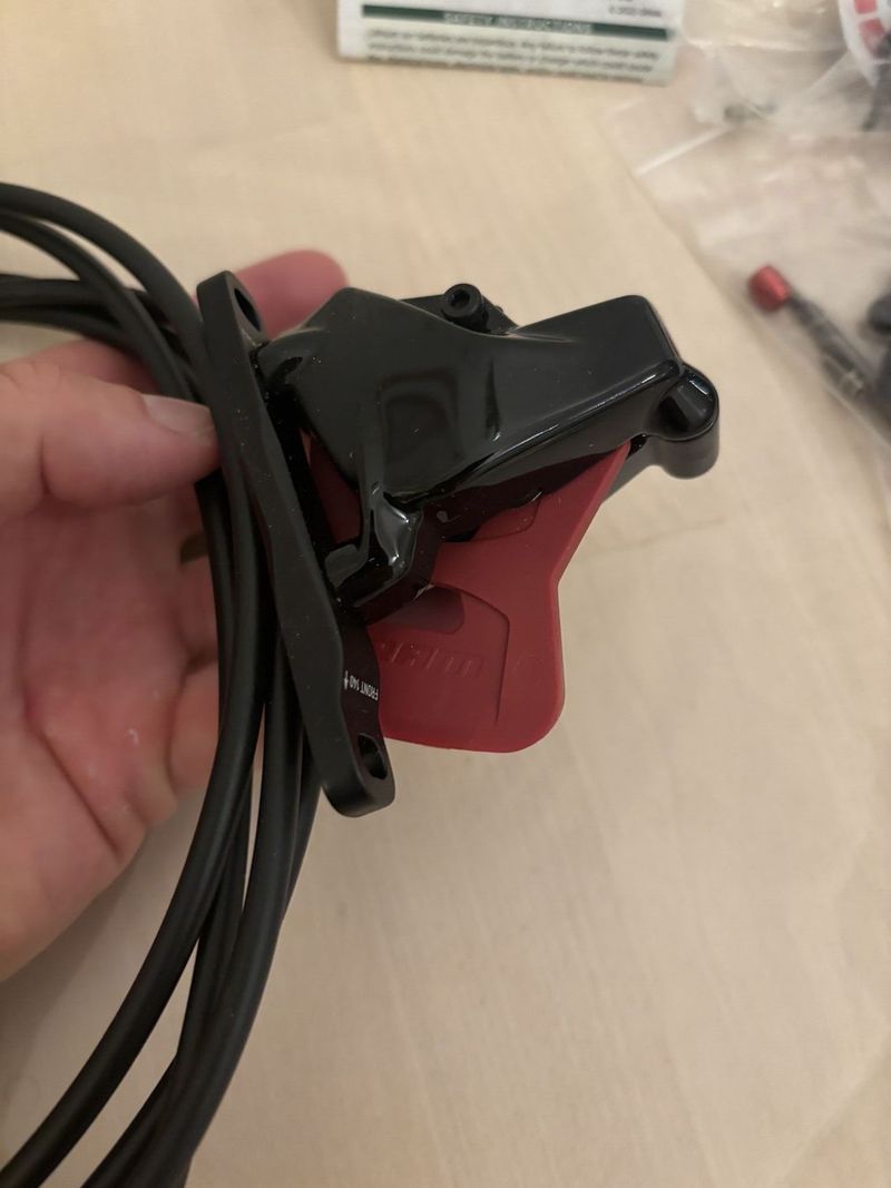 NOVÉ třmeny SRAM Rival eTap AXS