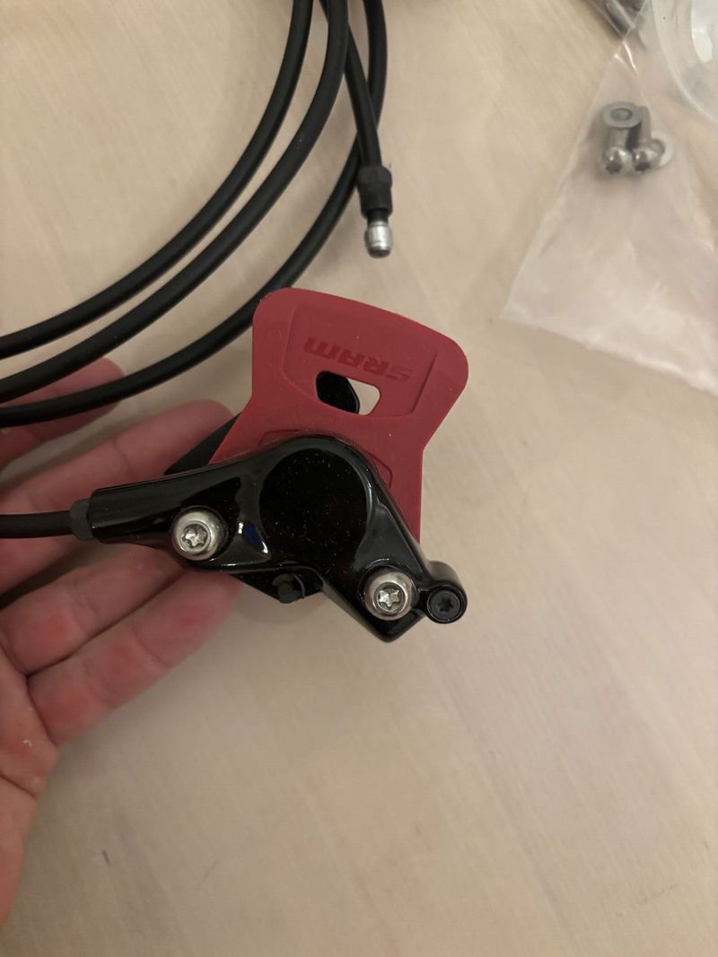 NOVÉ třmeny SRAM Rival eTap AXS