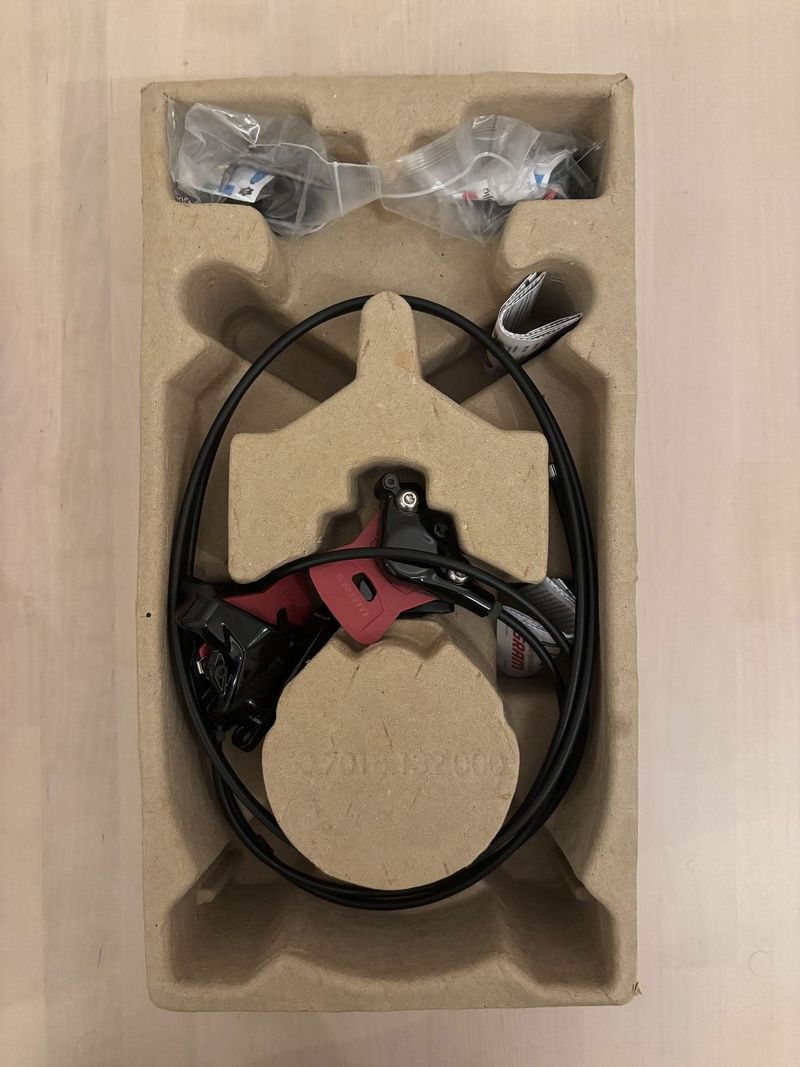 NOVÉ třmeny SRAM Rival eTap AXS