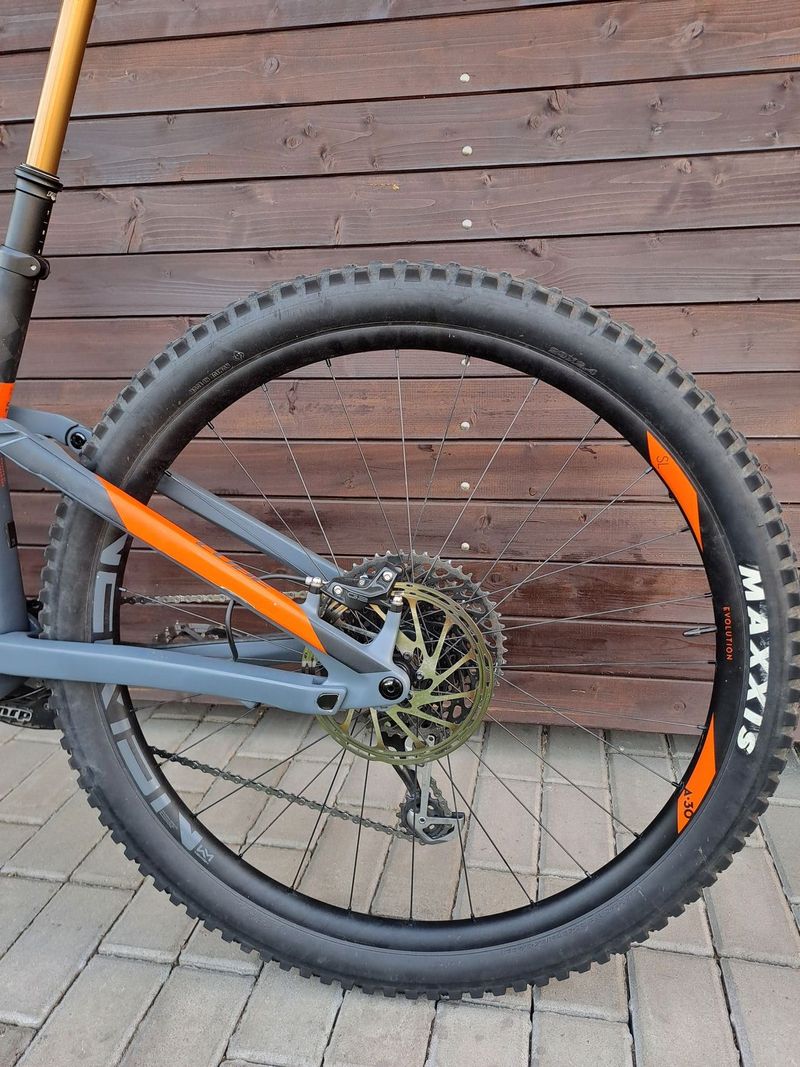 TOP enduro kolo Cube Stereo / velikost M / 29er kola / Fox po servisu / dobrý stav