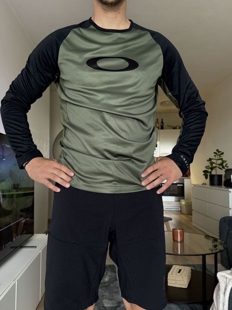 Oakley MTB kratasy + dres