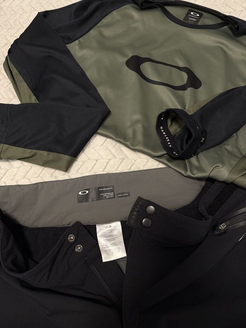 Oakley MTB kratasy + dres