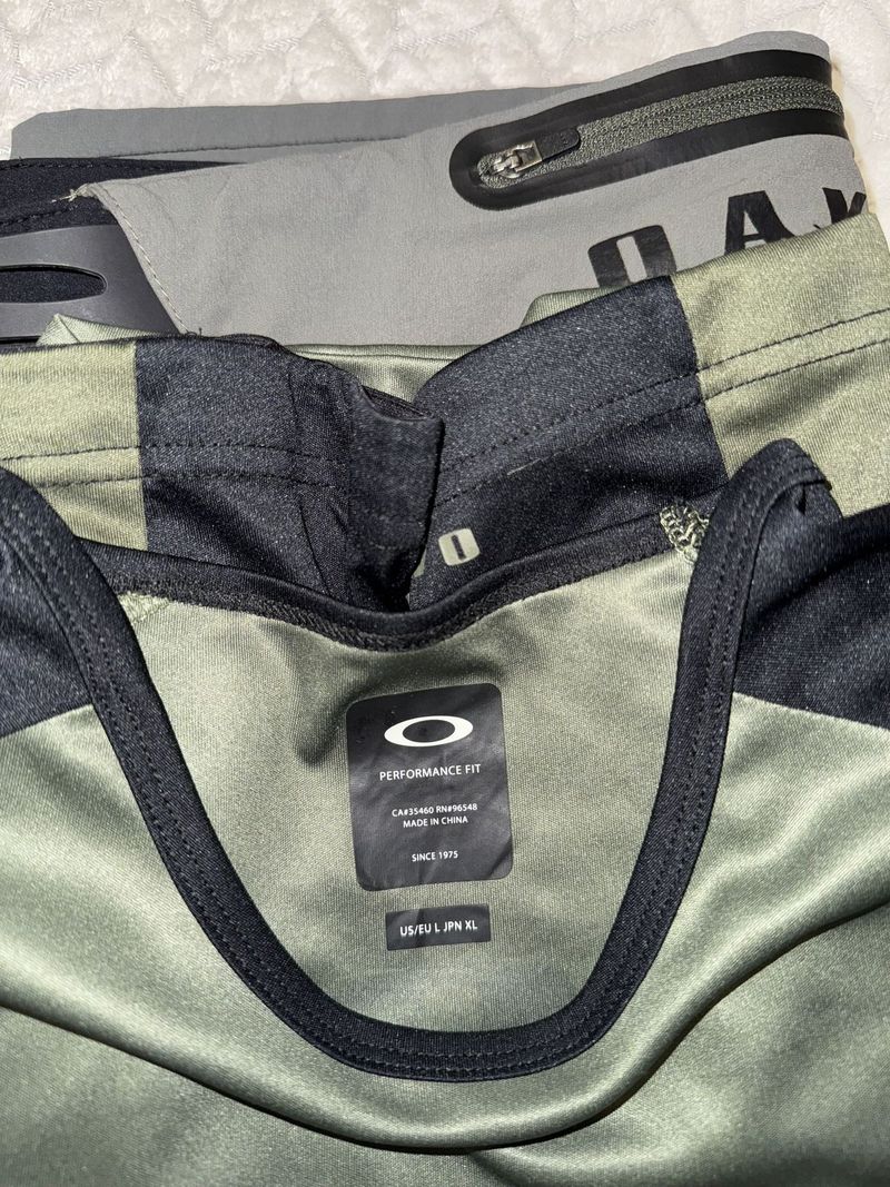 Oakley MTB kratasy + dres