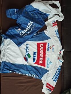 Dres a kraťasy vel XL Carrera