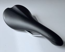 Lehoučké mtb sedlo Fabric