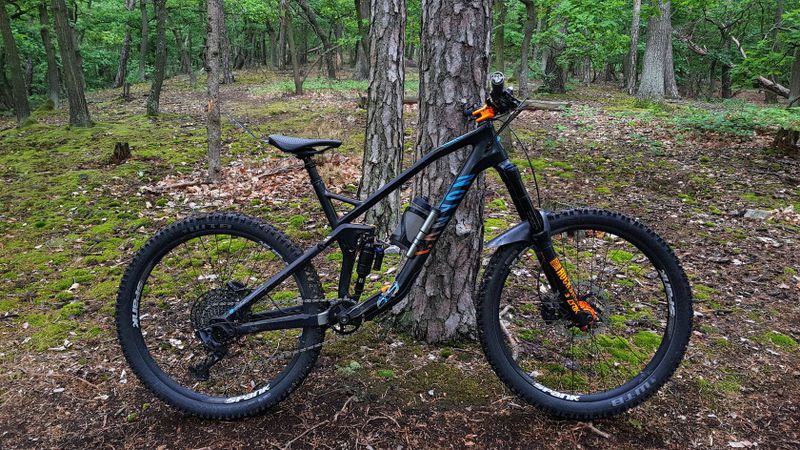 Canyon Strive 27,5 karbon - vysoké zdvihy - pevná kola - GX eagle - prohlídka u I.P. Pavlova