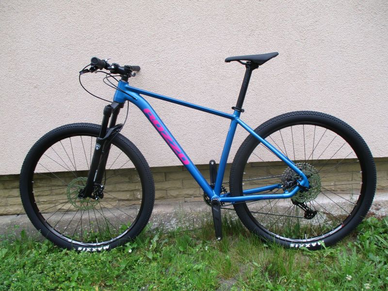 Nové 29" kolo ROZZO BOOST Grace 19", vzduch. vidlice Manitou Markhor, Shimano Deore1x12, pevné osy