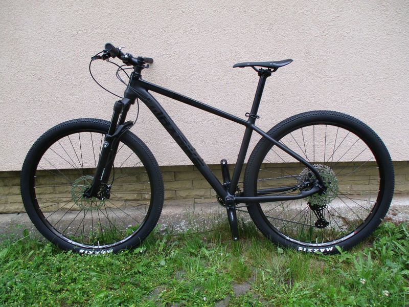 Nové lehké 29" kolo na rámu Maxbike M909 17", SLX/Deore 1x12, vzduch. vidlice Manitou Markhor