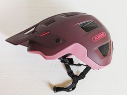 Dámská allmountain/trailová přilba Abus MoDrop wildberry 57-61cm