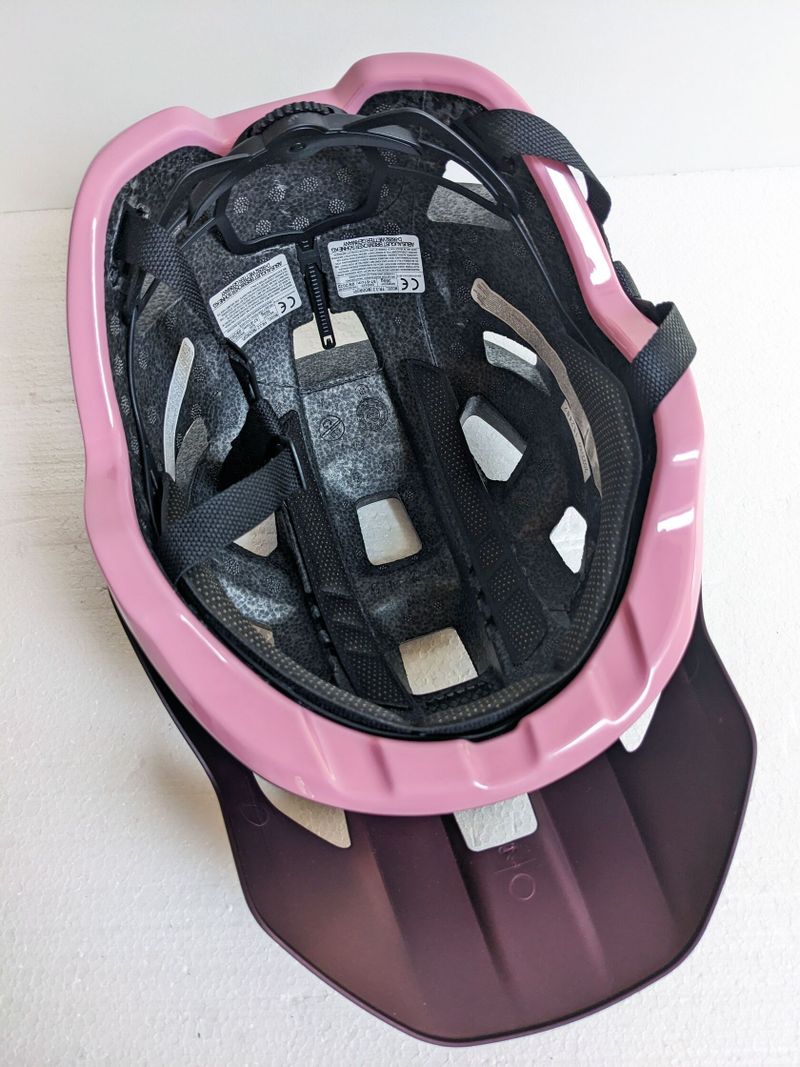 Dámská allmountain/trailová přilba Abus MoDrop wildberry 57-61cm