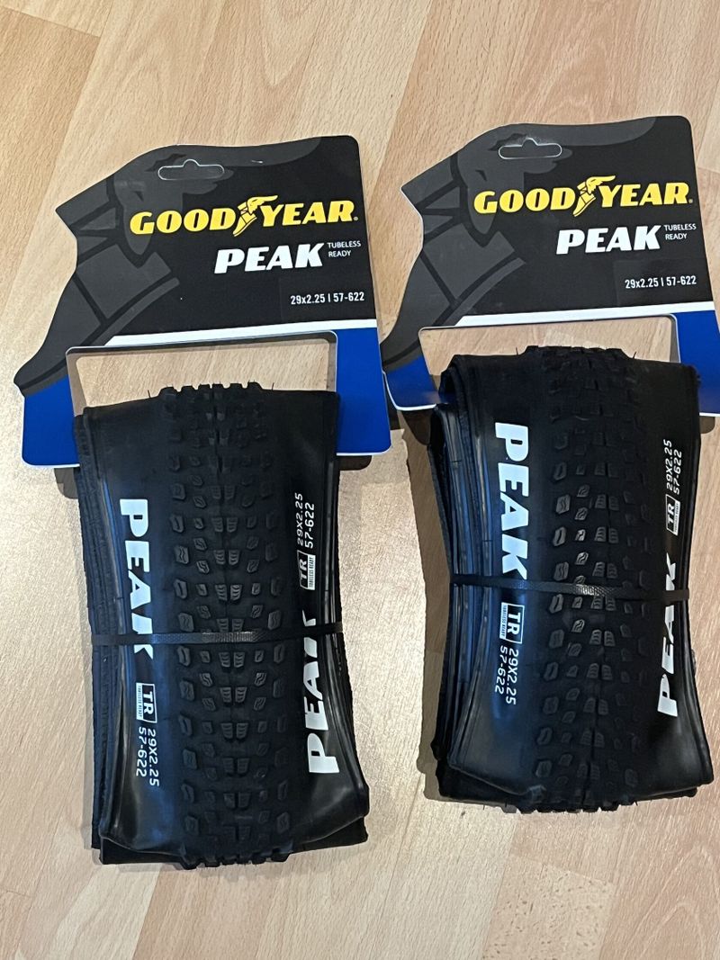 2x plášť GoodYear Peak 29 x 2,35 TLR