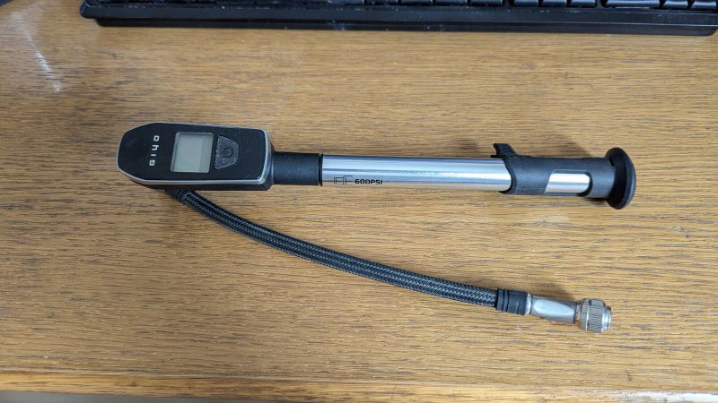 Dvoustupňová digitální pumpička GIYO GS-52L