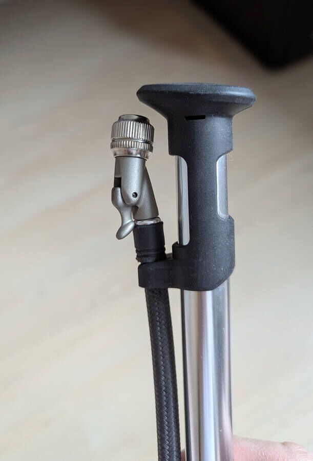 Dvoustupňová digitální pumpička GIYO GS-52L