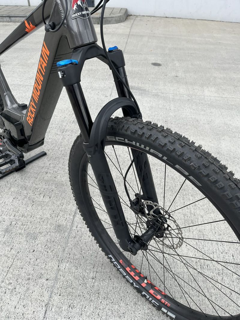 NOVÉ! Elektrokolo Rocky Mountain 108Nm 350W Baterie 672Wh v rámu + 330Wh přídavná baterie - vel. XL