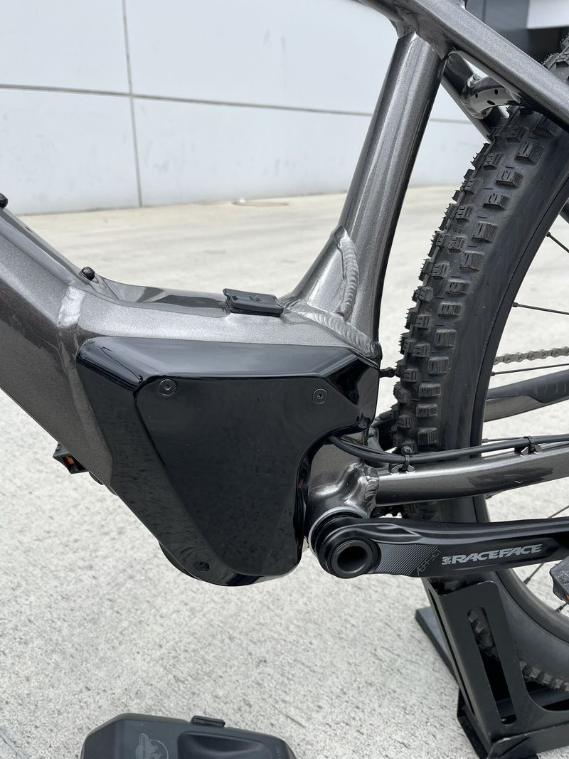 NOVÉ! Elektrokolo Rocky Mountain 108Nm 350W Baterie 672Wh v rámu + 330Wh přídavná baterie - vel. XL