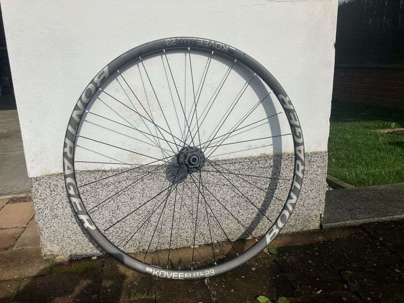 Bontrager Kovee Elite23 Boost 110/148, ořech Shimano, carbon