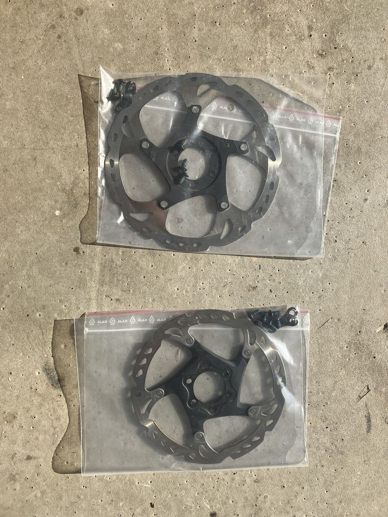 Bontrager Kovee Elite23 Boost 110/148, ořech Shimano, carbon