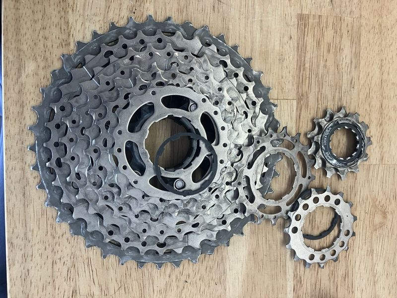 Bontrager Kovee Elite23 Boost 110/148, ořech Shimano, carbon