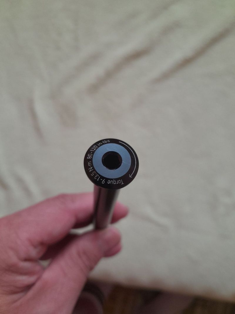 Pevná zadní osa osa RockShox MAXLE Stealth 12x148mm M12x1,75 , jako nová