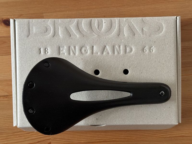 Sedlo Brooks C13 Carved 145mm