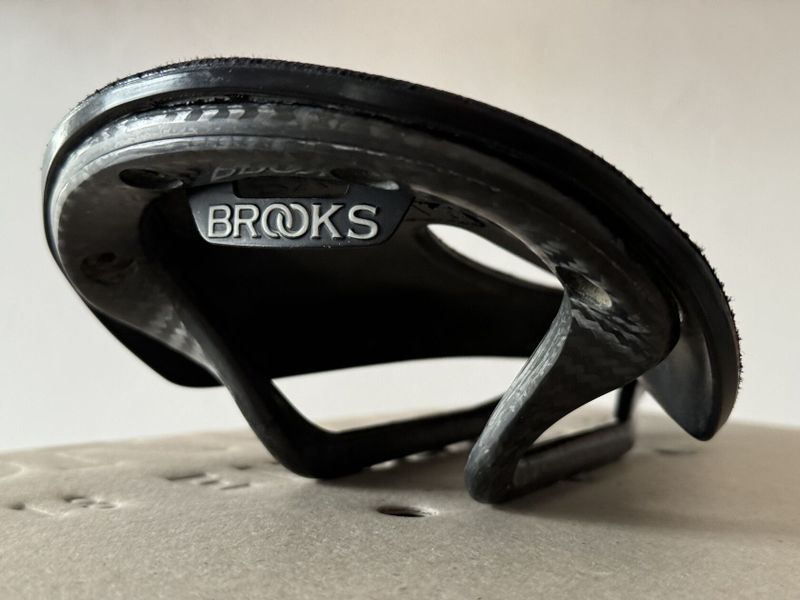 Sedlo Brooks C13 Carved 145mm