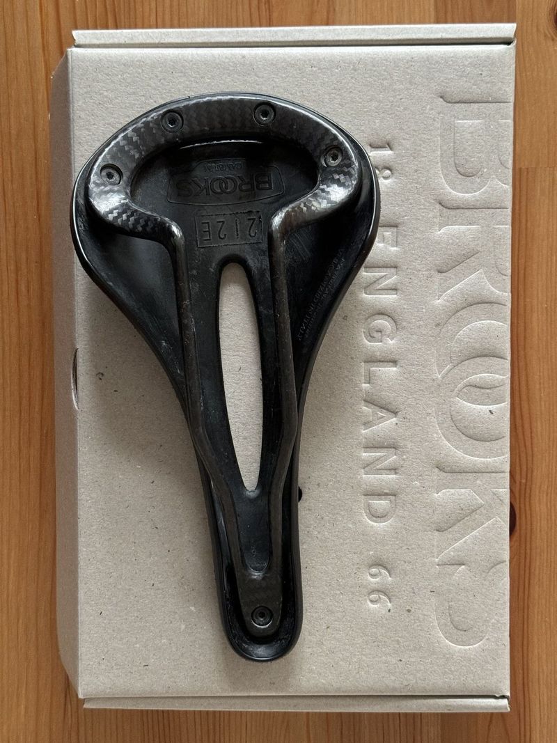 Sedlo Brooks C13 Carved 145mm