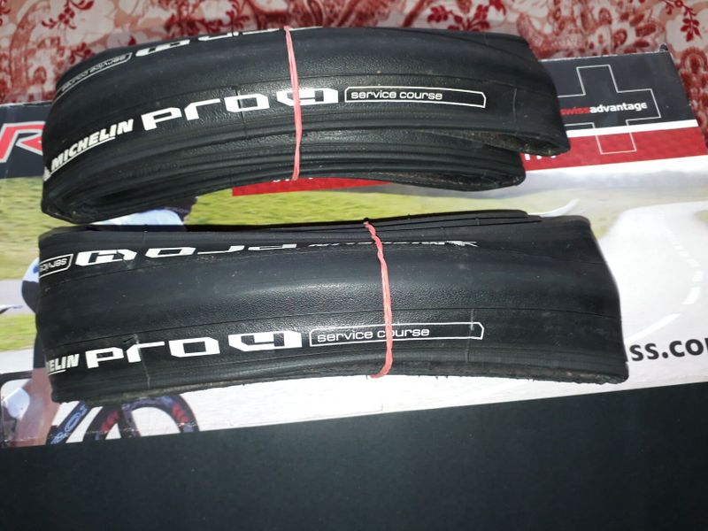 Prodám 2× Michelin plášť Pro4 Service Course 700x25
