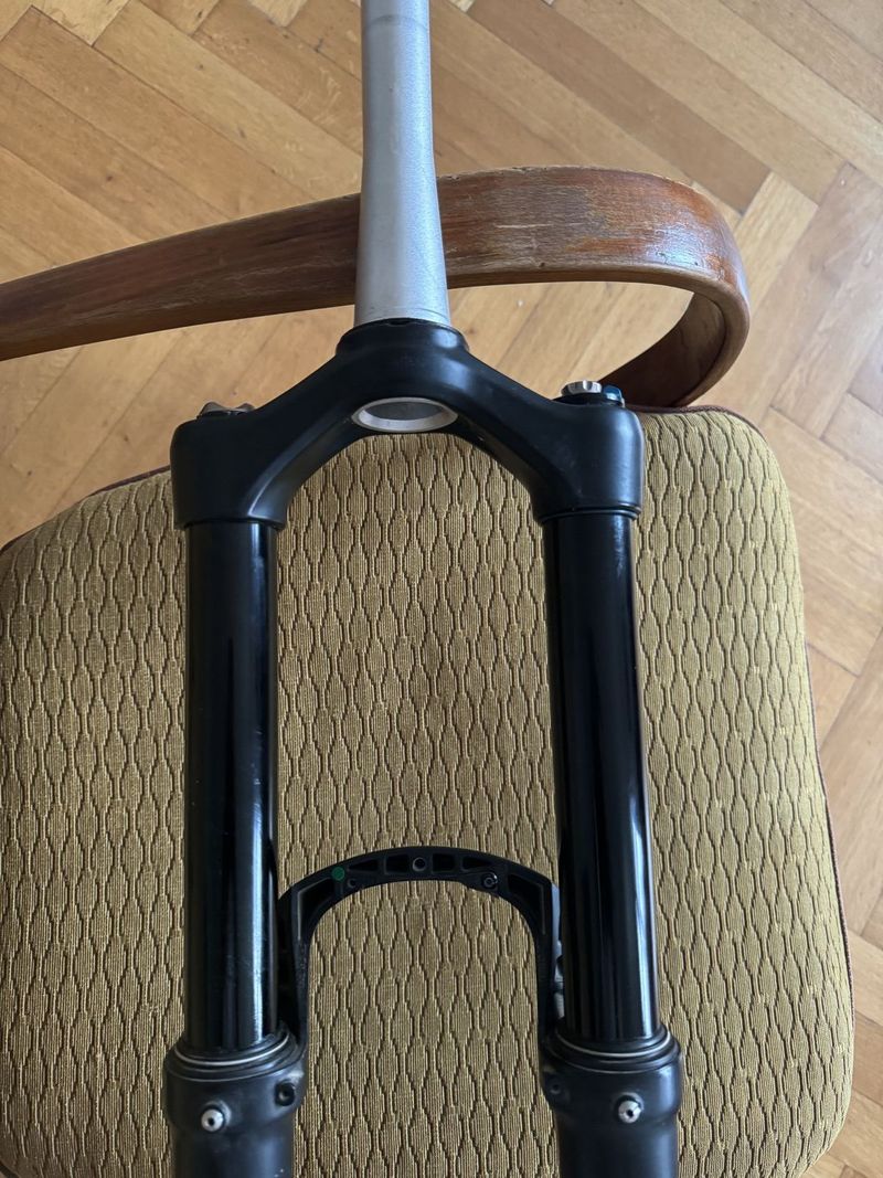 SR Suntour Durolux 36 R2C2 180mm